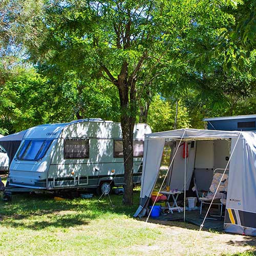 emplacement camping bord de rivière à Joyeuse en Ardèche